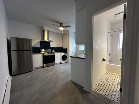 Joli logement semi-meublé, rénové et disponible immédiatement! - Photo 2