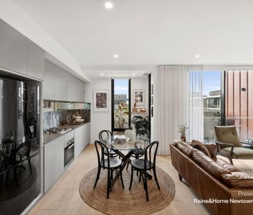 Split-level designer living - Photo 2