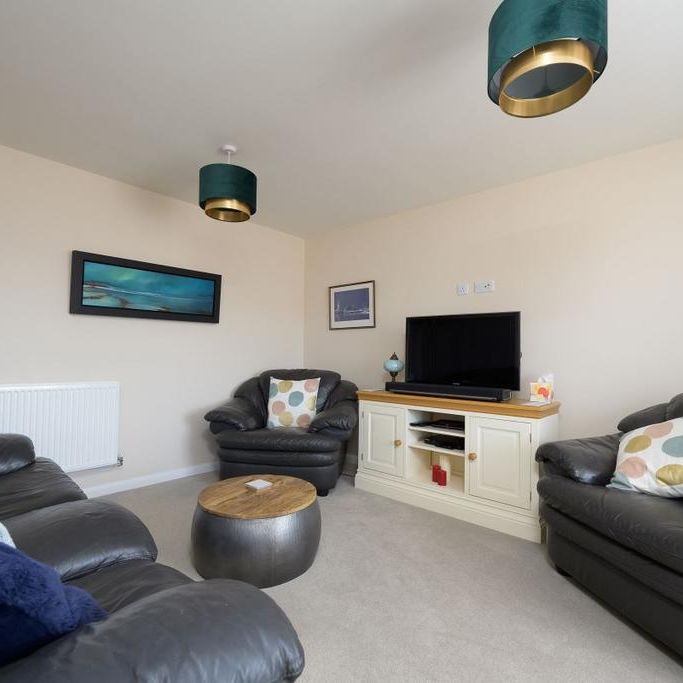4 bedroom detached house to rent - Photo 1