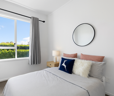 Spacious Family Home with Garage - Unbeatable Location - Photo 5