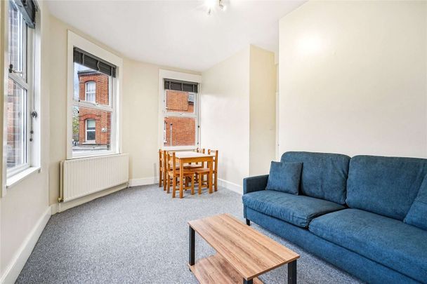 A spacious one double bedroom apartment with open plan kitchen/reception room - Photo 1