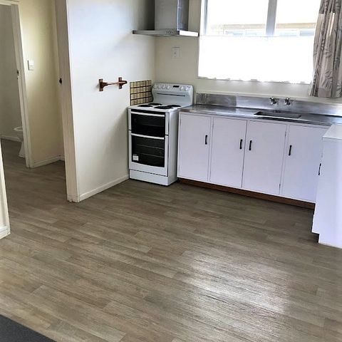 Tidy, warm and close to town - Photo 1
