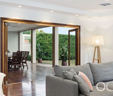 Open the Door To Family Luxury in Fulham Gardens - Photo 1