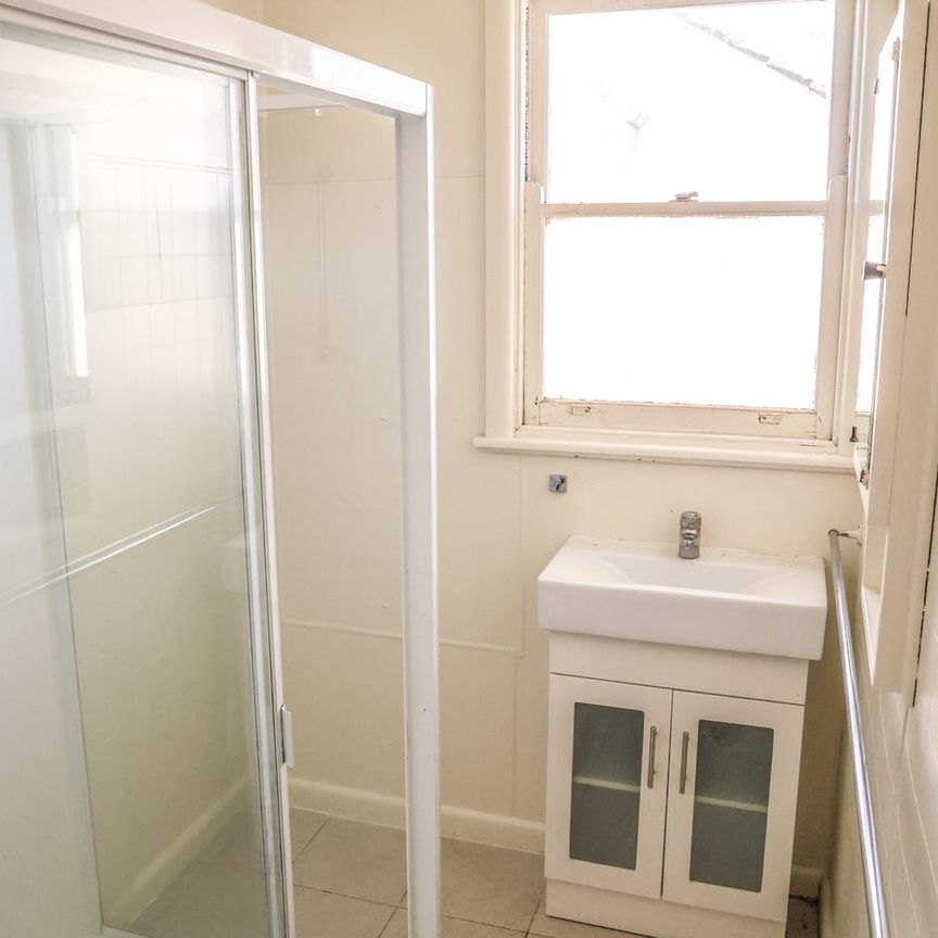 Neat Three Bedroom Home - Photo 1