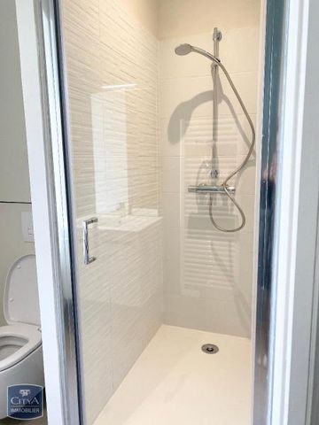 Location Appartement 1 pièce 26m² FONTENAY LE COMTE 85200 - Photo 4