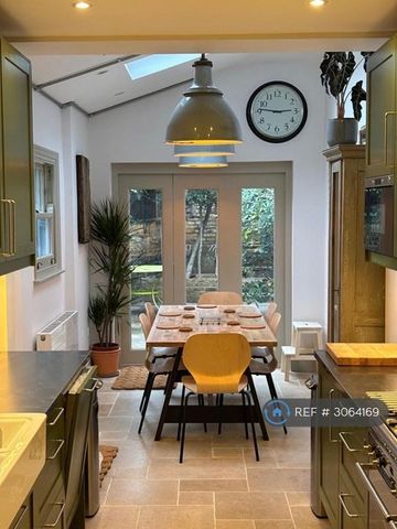 4 bedroom terraced house to rent - Photo 5