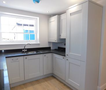 2 bedroom apartment to let - Photo 4