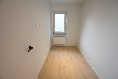 ONGEMEUBELD - NIEUW - Luxueus gerenoveerd appartement met 3 slaapkamers en met een OPEN ZICHT op het Burgemeester Frans Desmidtplein. - Foto 5