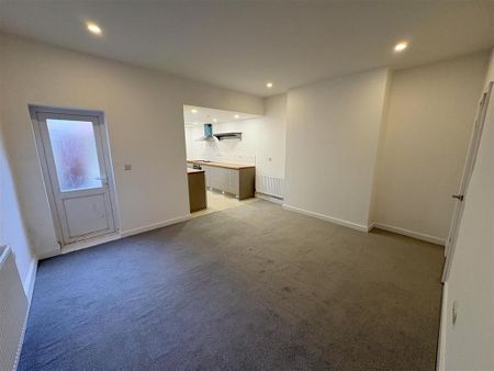 3 bedroom terraced house to rent - Photo 3