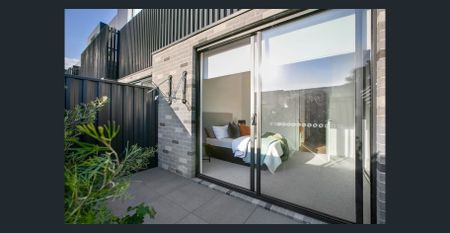 Modern Townhouse in Convenient Location! - Photo 3