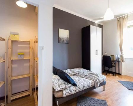 Viale Giovanni da Cermenate, Milan, Lombardy 20141 - Photo 2