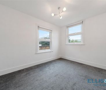 2 bedroom end of terrace house to rent - Photo 2