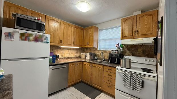 For Lease - 241 Taylor Mills Drive, Richmond Hill, Ontario - Photo 1