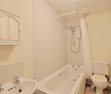 2 bedroom Student End of terrace house to rent in Limewood Court, N... - Photo 1