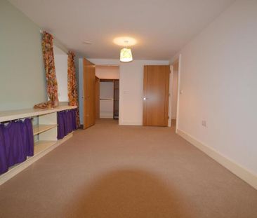 1 bedroom retirement property to rent - Photo 6