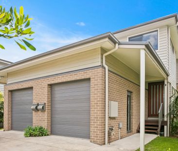 Contemporary Duplex Living in Peaceful Figtree Setting - Photo 2