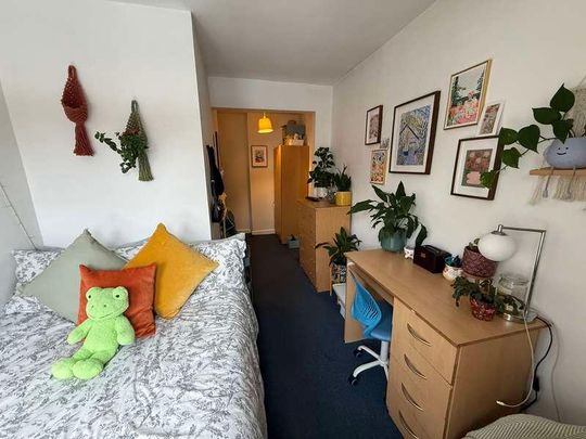 Milton Road, SO15 - Photo 1