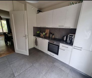 Beautiful renovated 4-room apartment in a quiet area - Foto 2