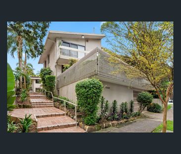 Two-Level Townhouse In Convenient Leafy Location - Photo 5