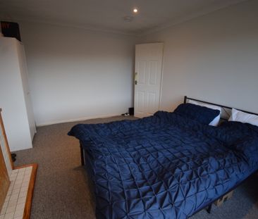 4 bed semi-detached bungalow to rent in Bek Close, Norwich, NR4 - Photo 2