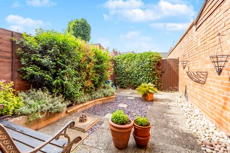 2 bedroom house to rent Eclipse Terrace, Upper Bath Street, Cheltenham, GL50 - Photo 4