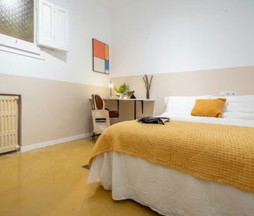 Plaça de la Bonanova, Barcelona, Catalonia 08022 - Photo 2