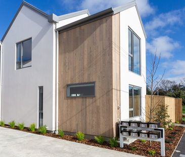 Brand new 3 bedroom townhouse with a garage! - Photo 3