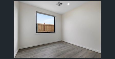 12 Mechanical Road, Sunbury VIC 3429 - Photo 2