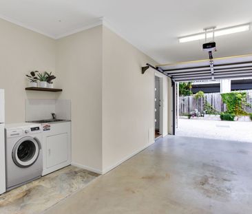 Beautifully Presented with Lots of Space - Photo 4