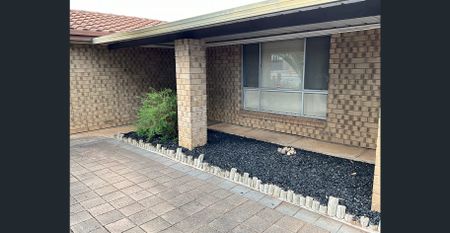 LOADS OF SPACE FOR THE FAMILY! - Photo 2