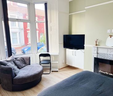 Room in a Shared House, Esmond Street, L6 - Photo 1