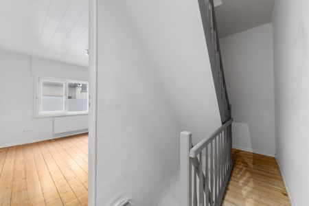 Zeer ruime 4 Slaapkamerwoning met tuin in Gent te huur - Photo 4