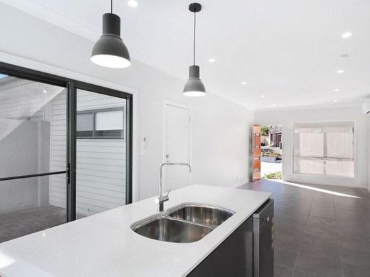Executive Style Three Bedroom Villa - Photo 1