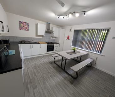 6 Bed Terraced House, Denison Court, NG7 - Photo 2