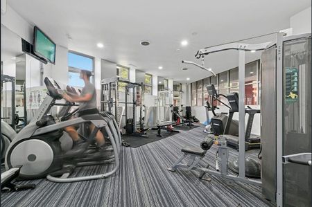 ***Arncliffe Luxury 1-Bed with Pool, Sauna, Study & Private Entertainer's Deck *** - Photo 2