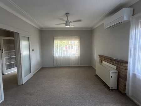 36 Parry Street, TAMWORTH NSW 2340 - Photo 4