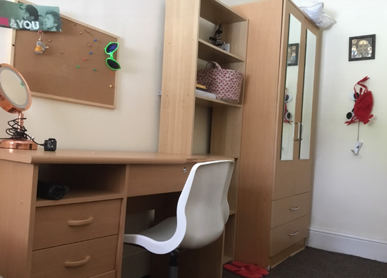 8 bedroom house to rent - Photo 1