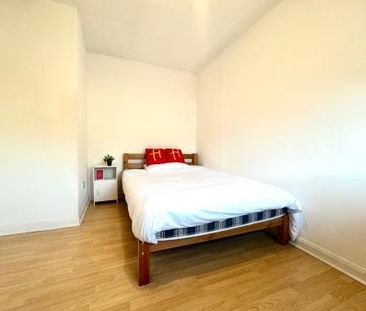 4 Bed Student Home - 60 Kemsing Gardens - Photo 1