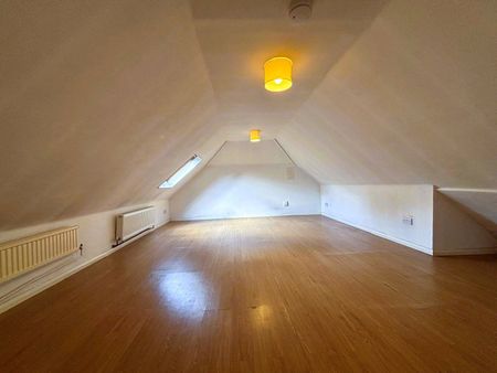 Chingford Avenue, Farnborough, Hampshire, GU14 - Photo 4