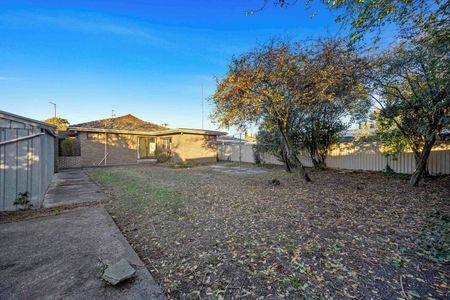Family Home On Large Block - Photo 5