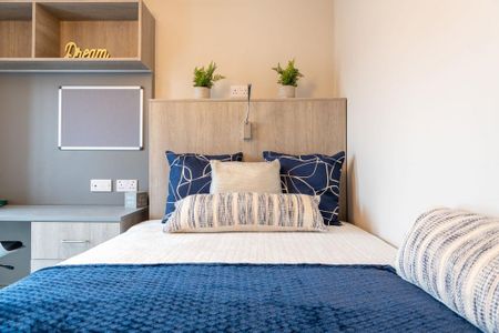 5 bedroom flat to rent - Photo 2