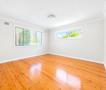 FOUR BEDROOM FAMILY HOME!! - Photo 2