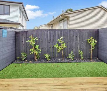 2 bedroom townhouse in Blockhouse Bay - Photo 2