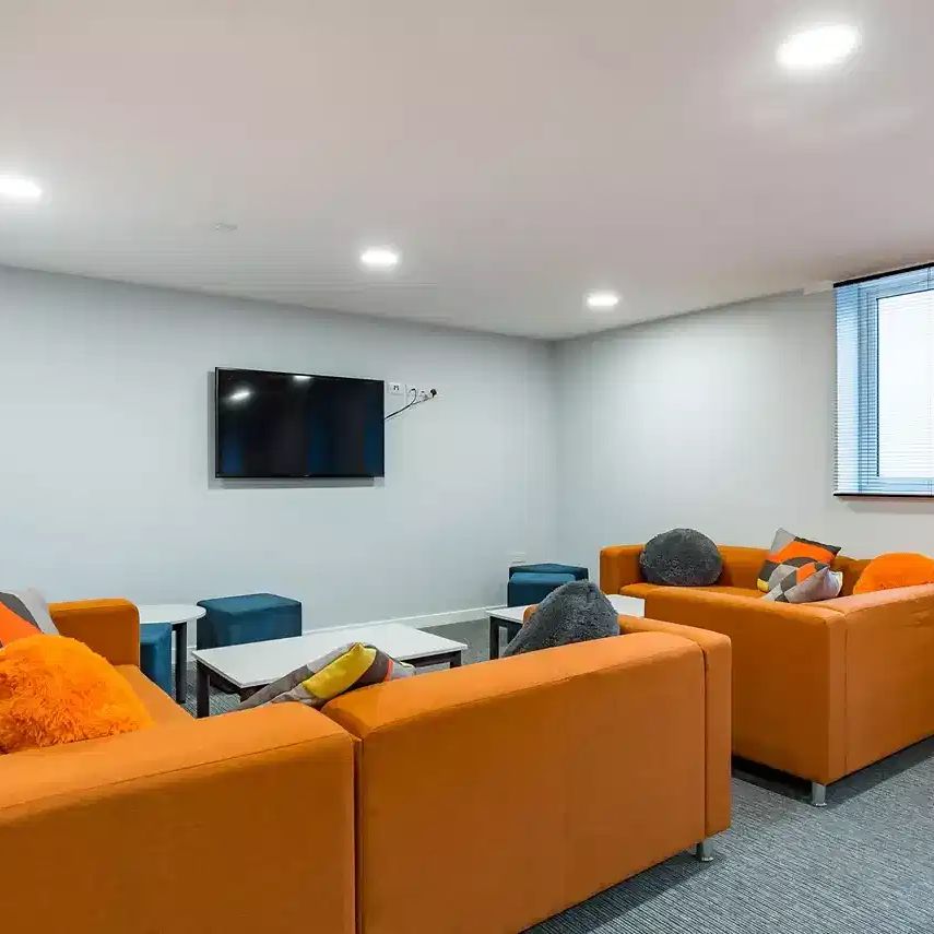 5 Bed Standard Studio - Photo 1