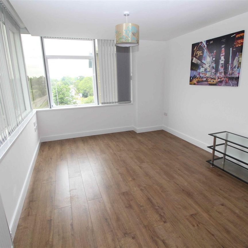 London Road, Lowfield Heath - Photo 1