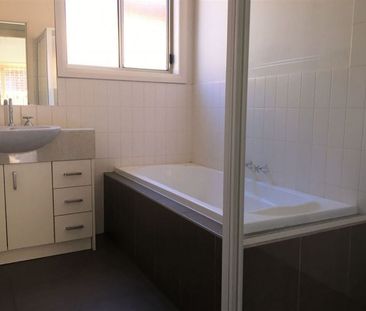 Spacious Family Living in Epping! - Photo 3