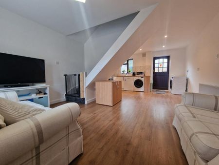 2 bedroom terraced house to rent - Photo 2