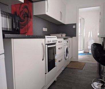 2 Bedroom House - Photo 4