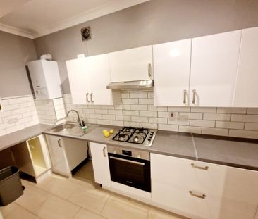 2 Bed Flat, Beaconsfield Road, N11 - Photo 1