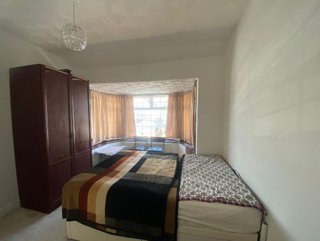 1 bedroom in a house share to rent - Photo 2